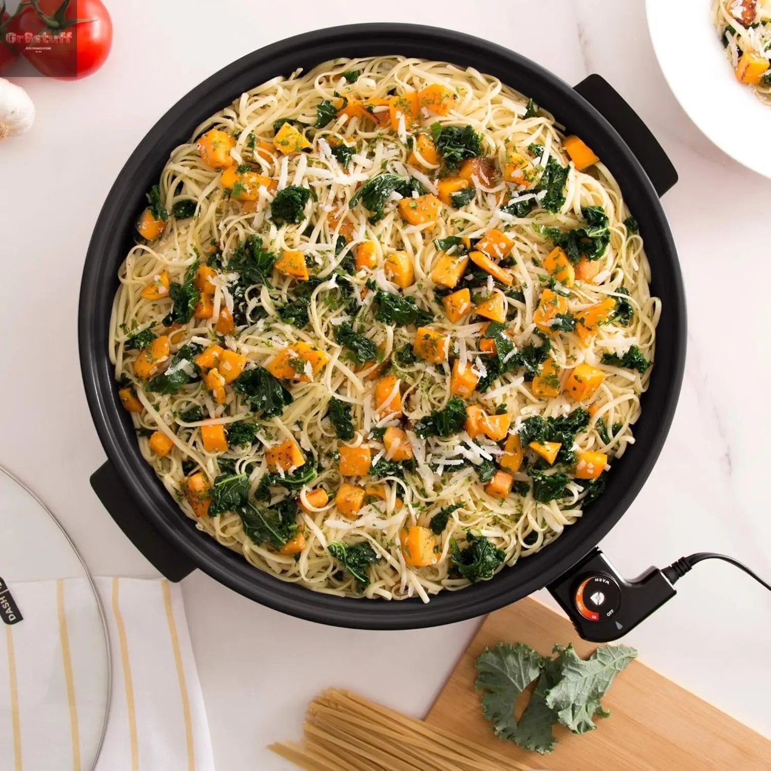 Family Size Electric Skillet with 14 Inch Nonstick Surface + Recipe Book for Pizza, Burgers, Cookies, Fajitas, Breakfast & More, 20 Cup Capacity, 1400-Watt - Black.