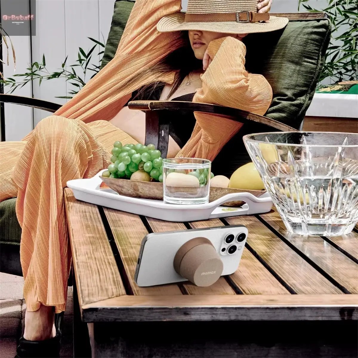 MOMAX 1-Vibe Go: Magnetic Wireless Speaker & Phone Stand with IPX6 Waterproof Protection.