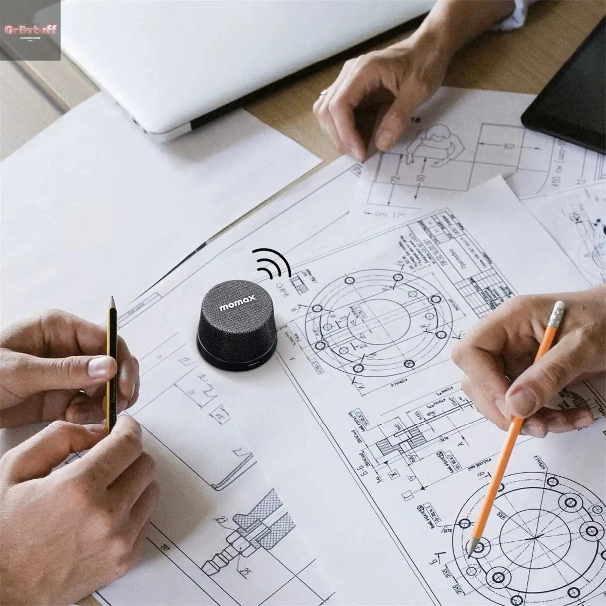 MOMAX 1-Vibe Go: Magnetic Wireless Speaker & Phone Stand with IPX6 Waterproof Protection.