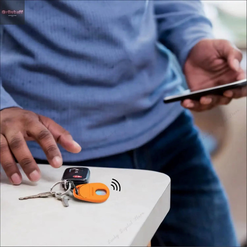 MOMAX PinGuard: Smart Tracker & Hidden Camera Detector with Apple Find My Integration.